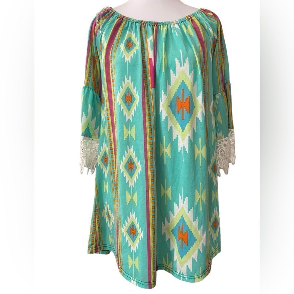 FLOWING TUNIC WITH LACE ENHANCED SLEEVES, L-XL